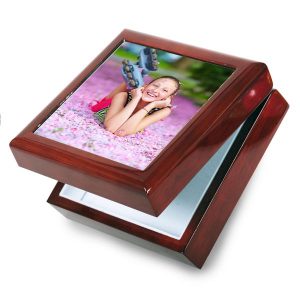 Keep your personal treasures in a personalized gift box of your own