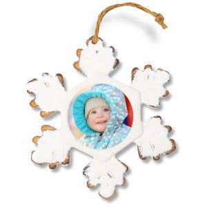 Create a rustic snowflake ornament for your Christmas tree and add your own picture